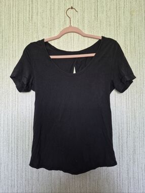 Lululemon Size Medium? Black Open Back Top Stretchy